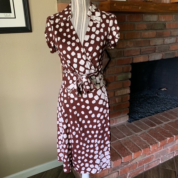 Diane Von Furstenberg Dresses & Skirts - VTG Diane von Furstenberg Giraffe Print Wrap Dress